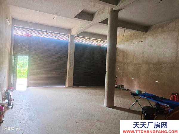 永州市祁陽(yáng)區(qū)物資倉(cāng)庫(kù)出租 公交站旁，周圍有銀行，超市，大藥房，建材，水果,蔬菜發(fā)市場(chǎng)。