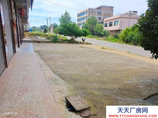 永州市祁陽區物資倉庫出租 公交站旁,周圍有銀行,超市,大藥房,建材,水果,蔬菜發市場。