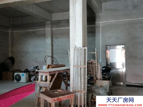 永州市祁陽(yáng)區(qū)物資倉(cāng)庫(kù) 房子位置于荷塘二小區(qū)隔壁，兩邊都可通車(chē)