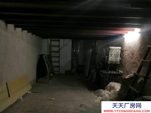 永州市寧遠物資倉庫 興龍街地下車庫，農業銀行總行附近。停車，倉庫兩用。