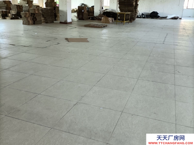 (出租) 梅州梅縣電子廠服裝玩具廠等1000平方，有辦公住宿帶貨梯九米六可進！