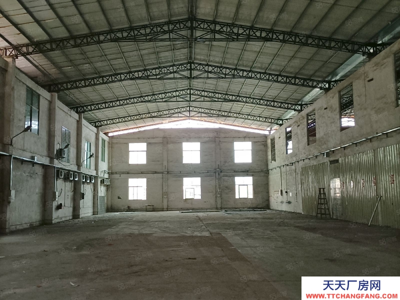 (出租) 梅州梅縣新縣城門樓附近350平方倉庫出租，九米六可到，三相電有。設備倉庫