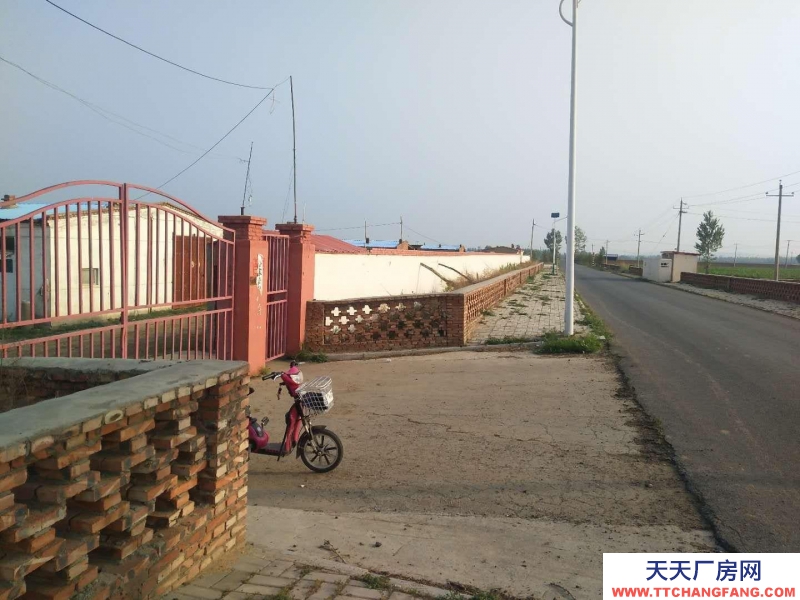 (出租) 賽罕出售大院，交通便利，有產權證書，占地20畝養殖場