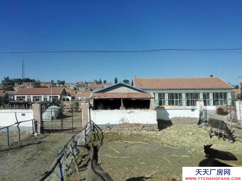 (出售) 賽罕農村大院，養殖場自建樓上樓下九間房子，部分已裝修完畢，