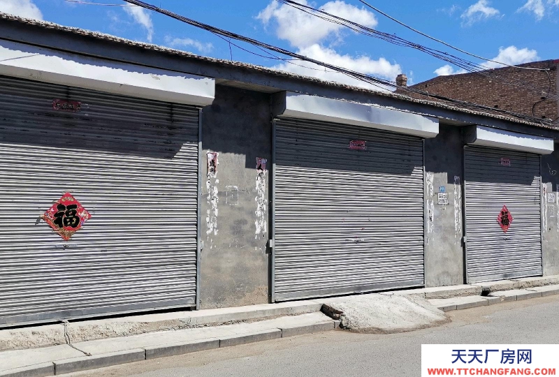 (出租) 新城庫房長方形能進叉車。每間100平米共有三間，可整租也可分租