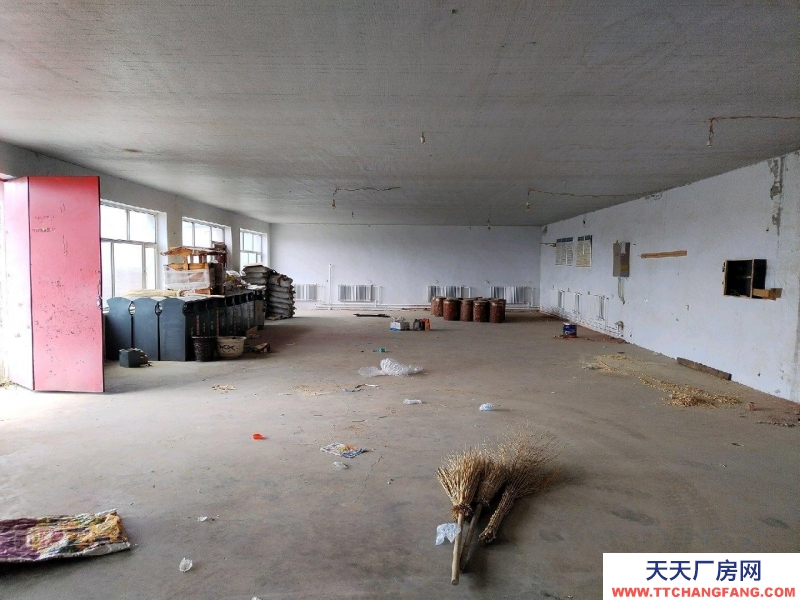 (出租) 新城1000平米機加工廠大院，200平米廠房，三間西房，大車進(jìn)出方便