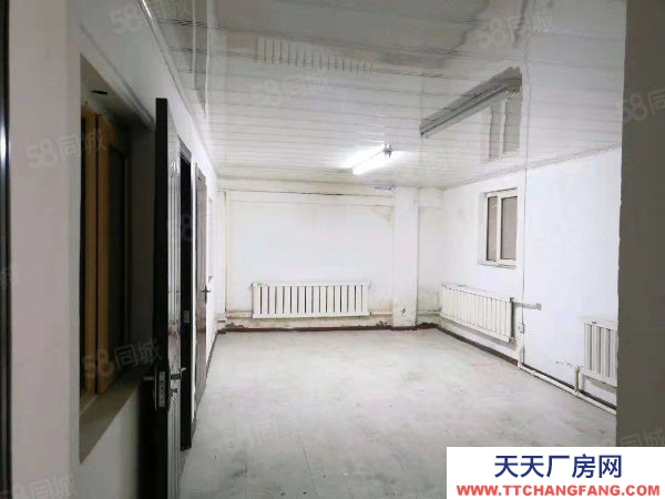 平房可分租，臨地鐵口 平房1000平芯片廠房 倉庫出租，位置優(yōu)越