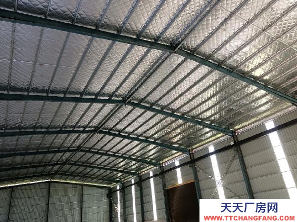 婁底市新化物資倉庫 廠房場地交通便利，停車方便，適合任何車輛出入，價格面議