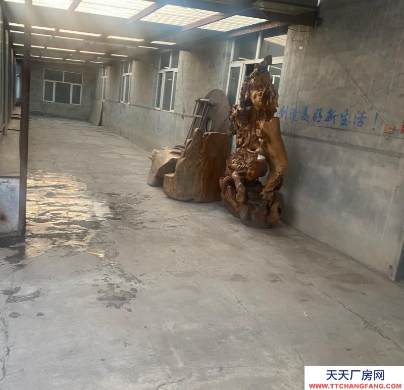 張家口 橋西 方便食品廠房 (出租) 東辛莊，南環往南，明湖往西，交通便利，大車進出方便。