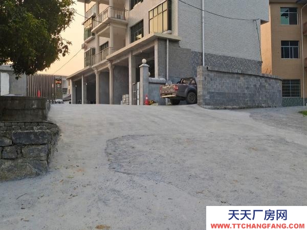 湘西市吉首速凍食品廠房 位于曙光村有棟自建樓房出租,出租一至三樓