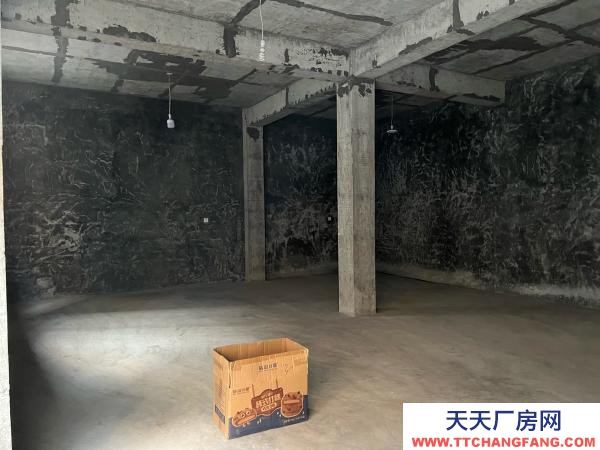 湘西市吉首物資倉庫 可進廂式貨車，停車方便，帶有車位