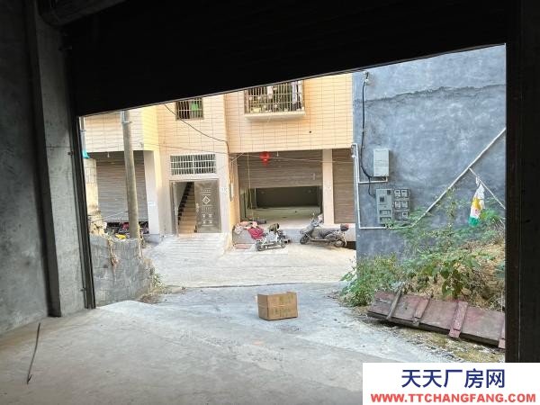 湘西市吉首物資倉庫 可進廂式貨車，停車方便，帶有車位