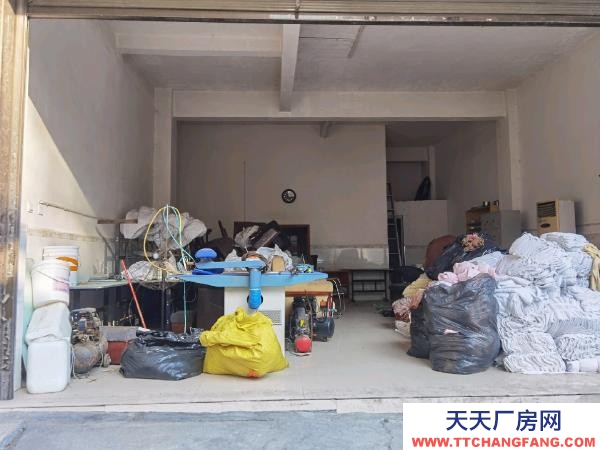 湘西市吉首物資倉庫 樓房共六層,該房位于底層,與桐油坪村平層。二樓臨街。