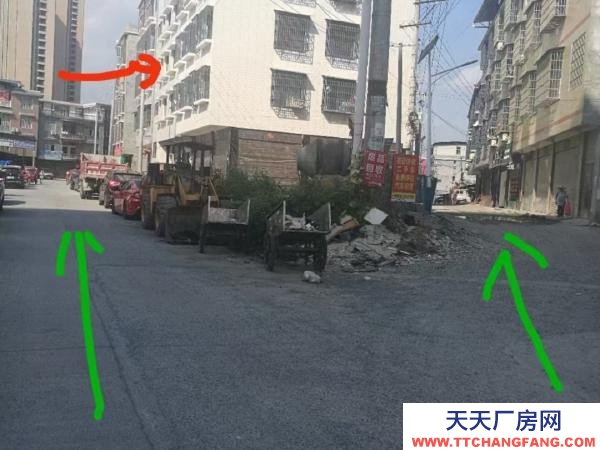 湘西市龍山資倉(cāng)庫(kù) 停車方便，前后門面，后面帶平壩可用