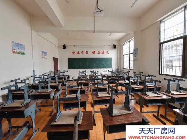 湘西市保靖物資倉(cāng)庫(kù) 交通便利，路邊可停車