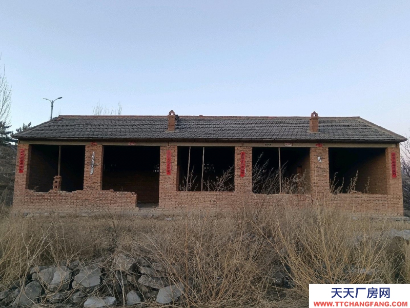 張家口 宣化  (出售) 靠公路邊，一宅一戶的地有手續(xù)。