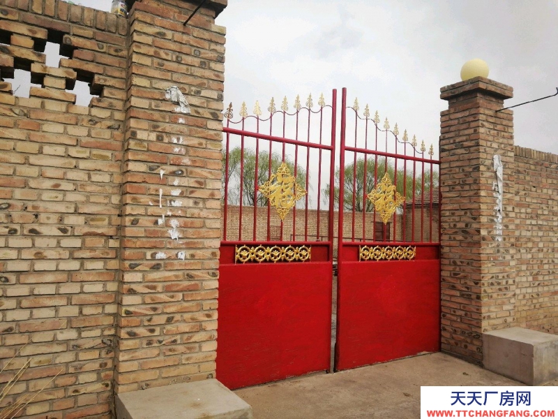 (出售) 土默特左旗養(yǎng)殖場(chǎng)出售出租，另有它項(xiàng)，將4畝大院低價(jià)出售。