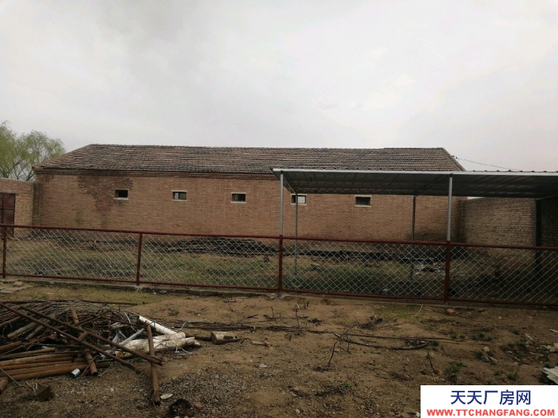 (出售) 土默特左旗養(yǎng)殖場(chǎng)出售出租，另有它項(xiàng)，將4畝大院低價(jià)出售。