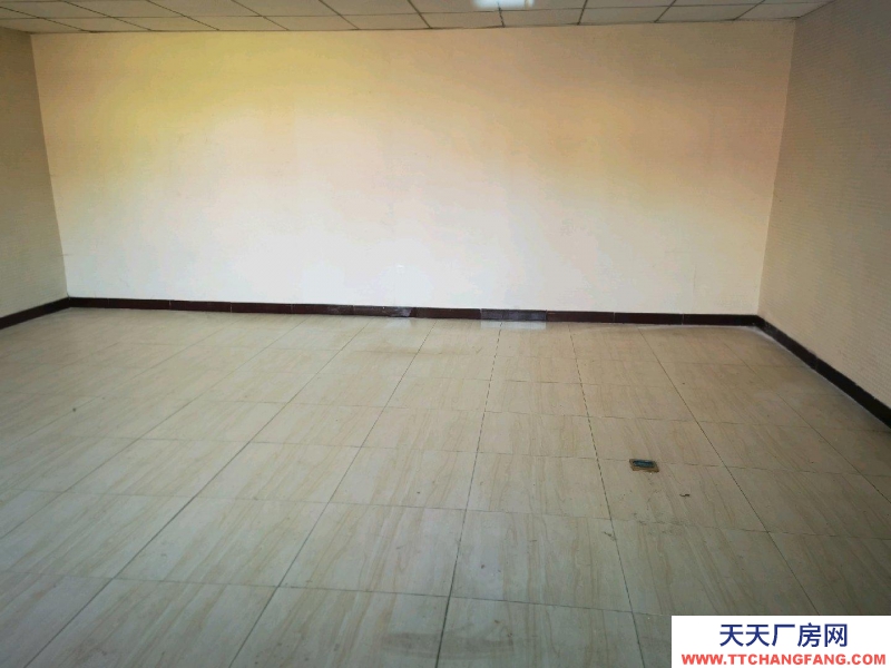 (出租) 武川飼料加工廠 交通方便，出行方便。