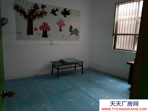 張家界市永定物資倉庫 國光中學(xué)對面二層私房出租,可做辦公、輔導(dǎo)班、倉庫等,有院子