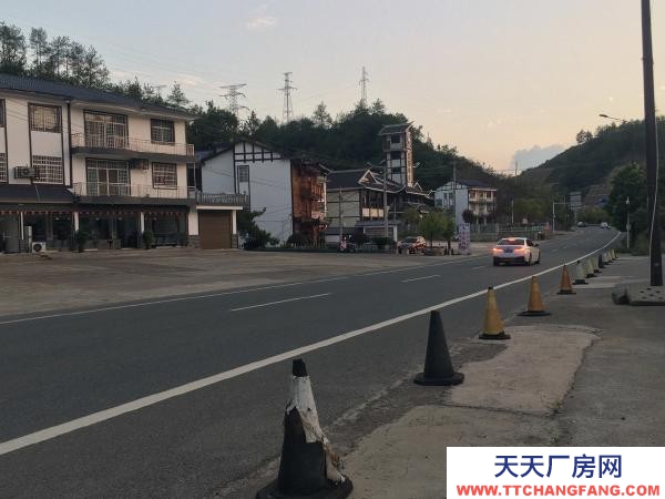 張家界市永定物資倉庫 位于張花高速西出口500處,地理位置優(yōu)越