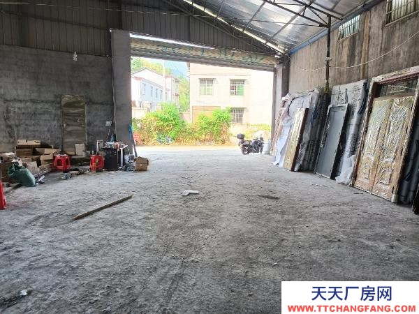 張家界市永定物資倉庫 位于白楊坡汪華玻璃廠處，大面積庫房出租