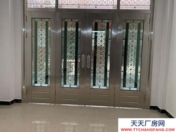 張家界市慈利物資倉庫 一樓門面120平方米，水電齊全，有衛生間，洗手臺