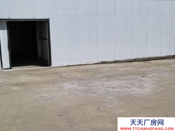 雙城有恒溫庫(kù)房?jī)蓚€(gè)，可以做水果，蔬菜庫(kù)房，道路寬敞，有三相電