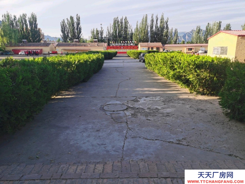 張家口 蔚縣糧食加工品廠房 (出租) 房屋2百間，大院30畝，集體供暖