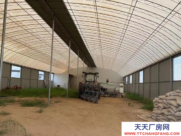 銀川市興慶機(jī)加工廠房 水電齊全 交通方便 高度 寬度16m 長度90m