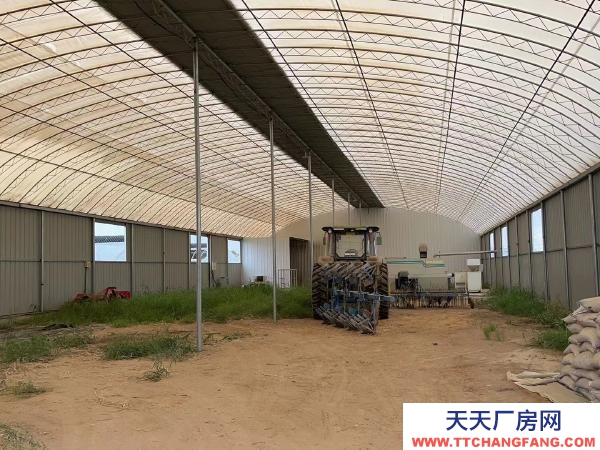 銀川市興慶機(jī)加工廠房 水電齊全 交通方便 高度 寬度16m 長度90m