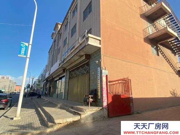 銀川市興慶固體飲料廠房  一棟四層辦公樓，一棟兩層辦公樓，一個標準廠房。價格可議。