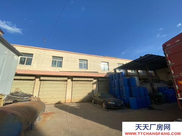 銀川市興慶固體飲料廠房  一棟四層辦公樓，一棟兩層辦公樓，一個標準廠房。價格可議。