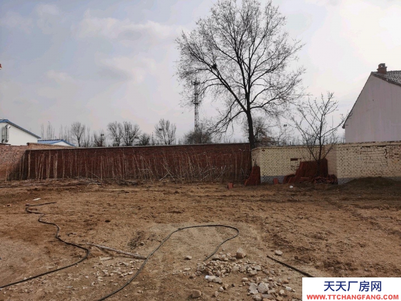 張家口 懷來 (出租) 南水泉中學(xué)路南，公路旁，可做倉庫，廠房。租金面議。