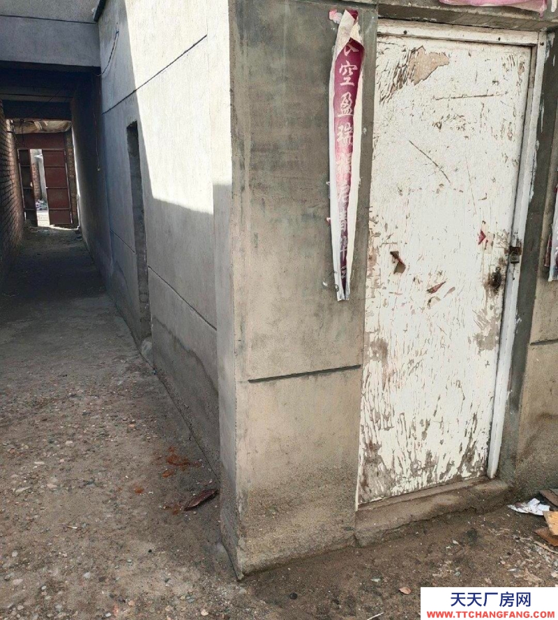 (出售) 包頭正房二樓，帶南房，有小院，有走廊，水電齊全，獨門獨戶。