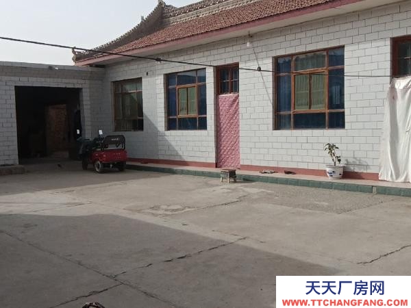 銀川市賀蘭機加工廠房  急用錢，現將自家農村院子出售，可建大棚庫房，需要老板聯系