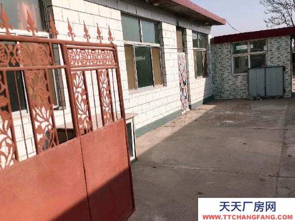 銀川市賀蘭機(jī)加工廠房 民用，前面是四合院兒，后面是羊圈