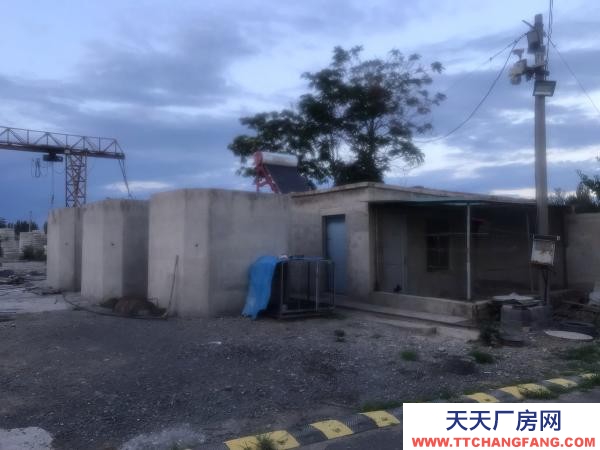 銀川市賀蘭機(jī)加工廠房  八畝大的可建設(shè)用地，也可生產(chǎn)。低價轉(zhuǎn)讓。