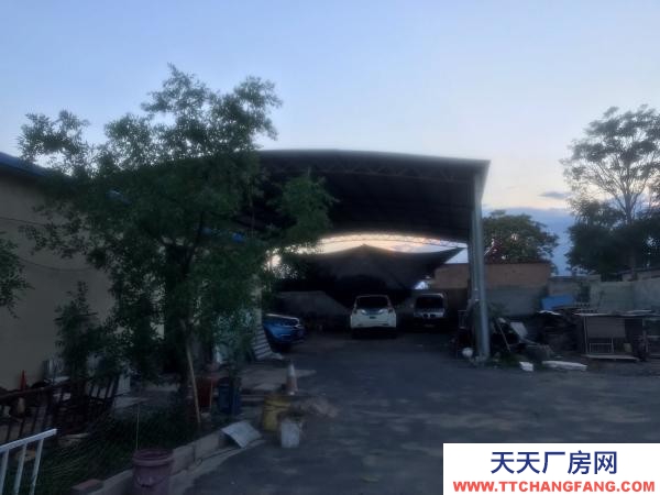 銀川市賀蘭機(jī)加工廠房  八畝大的可建設(shè)用地，也可生產(chǎn)。低價(jià)轉(zhuǎn)讓。