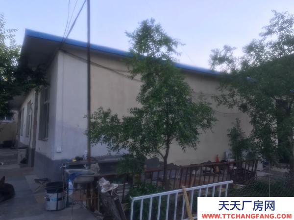 銀川市賀蘭機(jī)加工廠房  八畝大的可建設(shè)用地，也可生產(chǎn)。低價(jià)轉(zhuǎn)讓。