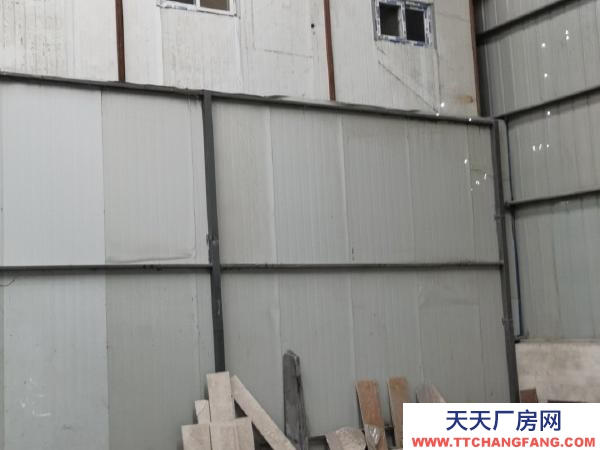 銀川市賀蘭物資倉庫 臨街倉庫，也可開門營業，交通便利層高可搭建二層