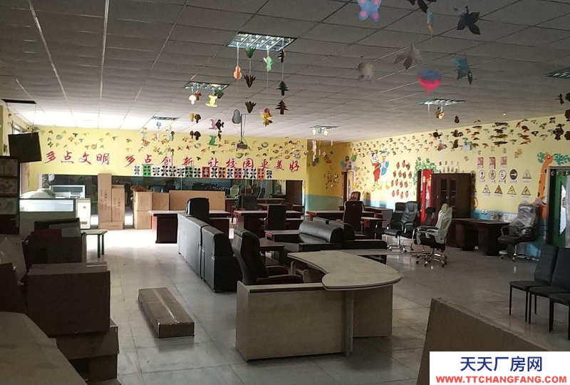 (出租) 土默特右旗廠房出租，水電暖齊全（三相電)。配套大院，停車方便