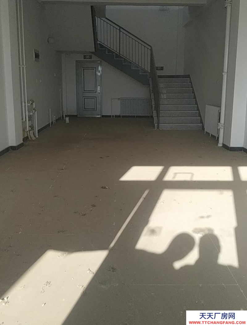 (出售) 赤峰臨街商廳，，位置佳，有停車位