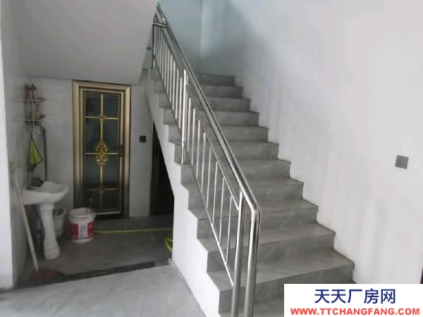 吳忠市利通調味品廠房  新建廠房，設施齊全。