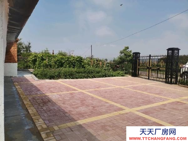 雞冠橋北新華村道邊平房賣餐飲廠房