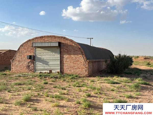 吳忠市鹽池養殖廠 養殖方便快捷,可養羊,養雞。草料房,洗羊池,水井,住宅區都有