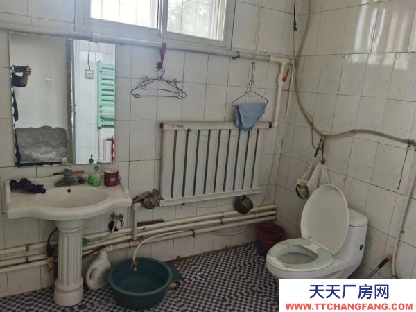 石嘴山市平羅機加工廠房 平羅縣農牧場有庫房及住房二合一