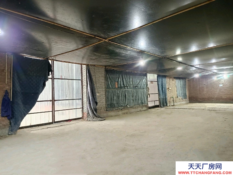 滄州 河間(出租) 自家包裝飲用水廠房水電齊全，守著道邊交通方便，可做廠房和倉庫等使用……