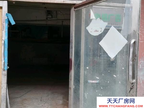 雞冠陽(yáng)光家園一樓車(chē)庫(kù)，75平米。