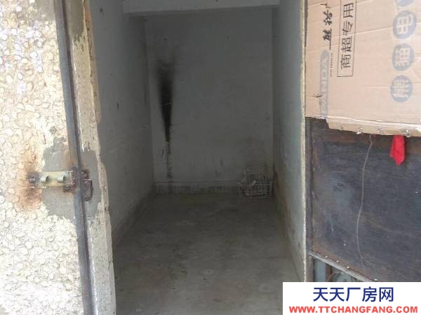 福州市福清物資倉庫  這是我位于老城區中心地段小區套房樓下的柴火間，租金低廉哦。